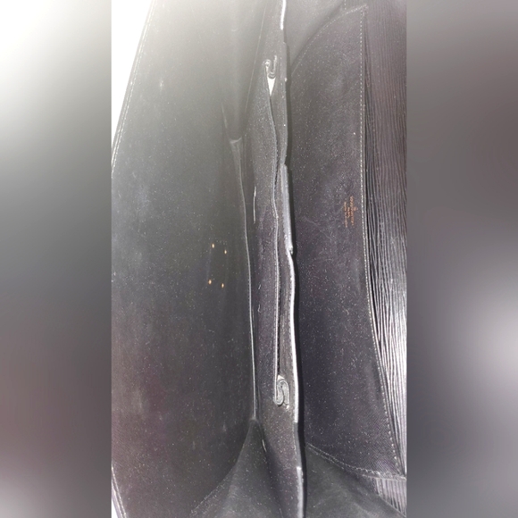 LV EPI BRIEFCASE (DAMAGE REPAIRED W/ DUCT TAPE, CORNER WEAR, TEAR ON SID… - Picture 7 of 16